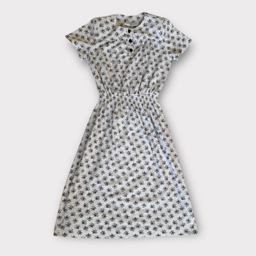 Vintage 80s/1980s floral dress, 2-D black and white floral print